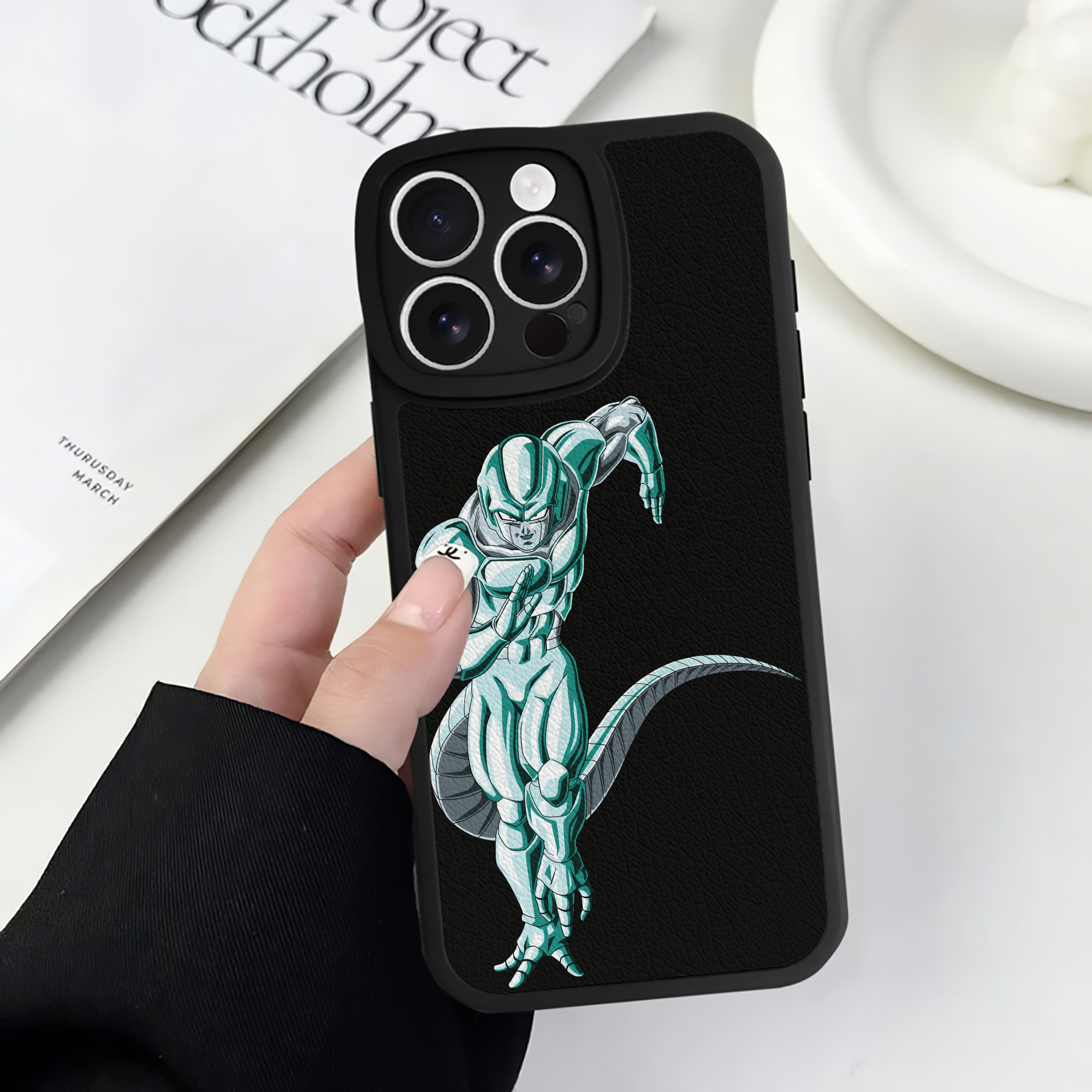 （画像用） ドラゴンボール フリーザ DRAGON BALL Frieza 【iPhone 16シリーズ対応】シリコンスマホケース（レザー調） 材質：シリコン